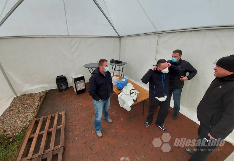 Mostar: Zdravstveni radnici proveli noć u šatoru